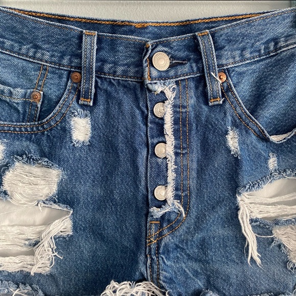 Levi’s 501 Distressed Denim Shorts in Mid View - Picture 3 of 9
